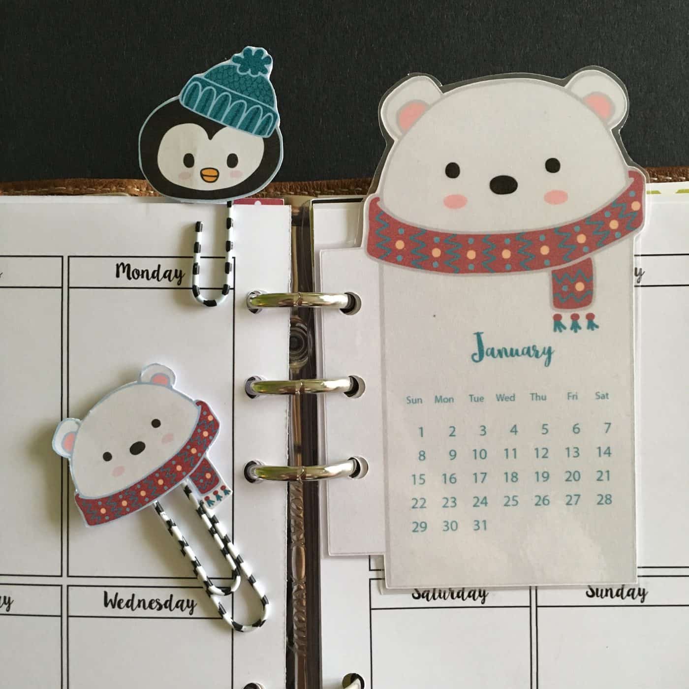 Polar bear calendar + paperclips - Free planner printable (+ blank version)