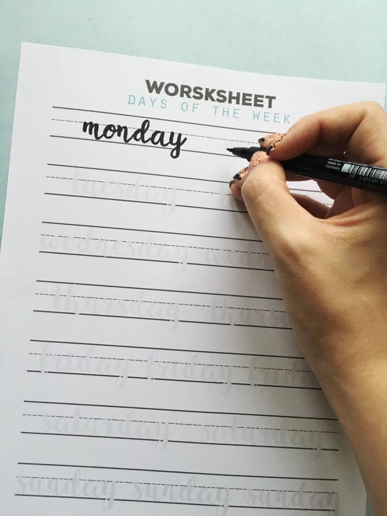 Free Printable Days of the week lettering worksheet